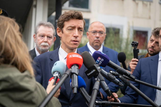 Edouard Geffray Visit an High School Lycee - Cachan French Education Minister Edouard Geffray speaks to the press after a visit to the high school Lycee Polyvalent de Cachan, in Cachan, on the outskirts of Paris, France on October 9, 2026, on the sidelines of a nationwide protest movement of students over learning conditions. Photo by Alexis Jumeau ABACAPRESS.COM Cachan France Copyright: xJumeauxAlexis ABACAx