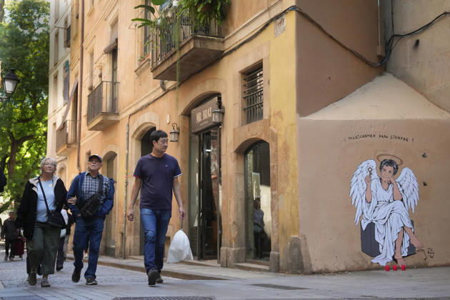 Maricarmen Forever, the new work by street artist TVBoy in Barcelona The work Maricarmen Forever by street artist TVBoy, as of October 9, 2026, in Barcelona, Catalonia, Spain. Street artist TVBoy has depicted Maricarmen with angel wings and a key in her hand, paying tribute to the elderly woman who was evicted from her apartment a few weeks ago following her death, with the phrase Maricarmen Forever OCTOBER 9, 2026 Barcelona Catalonia Barcelona Catalonia Spain  Copyright: xDavidxZorrakinox 7831541