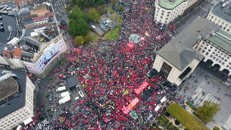 Strike in Belgium disrupts transport BRUSSELS, BELGIUM - OCTOBER 9: Demonstrators carrying trade union flags gather in a central square in Brussels, Belgium on October 9, 2026, during a nationwide strike protesting proposed federal austerity measures and public spending cuts. Organized by major trade union confederations ABVV-FGTB and ACV-CSC, the mass rally coincided with severe transportation disruptions across the country, including approximately 140 flight cancellations at Brussels Airport. Dursun Aydemir Anadolu Brussels Belgium. Editorial use only. Please get in touch for any other usage. Copyright: x2026xAnadoluxDursunxAydemirx