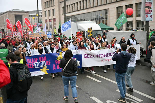 Strike in Belgium disrupts transport BRUSSELS, BELGIUM - OCTOBER 9: Demonstrators carrying trade union flags gather in a central square in Brussels, Belgium on October 9, 2026, during a nationwide strike protesting proposed federal austerity measures and public spending cuts. Organized by major trade union confederations ABVV-FGTB and ACV-CSC, the mass rally coincided with severe transportation disruptions across the country, including approximately 140 flight cancellations at Brussels Airport. Dursun Aydemir Anadolu Brussels Belgium. Editorial use only. Please get in touch for any other usage. Copyright: x2026xAnadoluxDursunxAydemirx