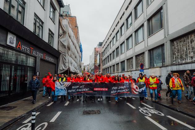 People take the streets for a national manifestation against the Federal Government s budgetary measures, under the Keep your hands out of our pockets! (Blijf uit onze zakken! - Pas dans nos poches) moniker, organised by the trade unions on Friday 9 October 2026 in Brussels. EMILExWINDAL 189249656