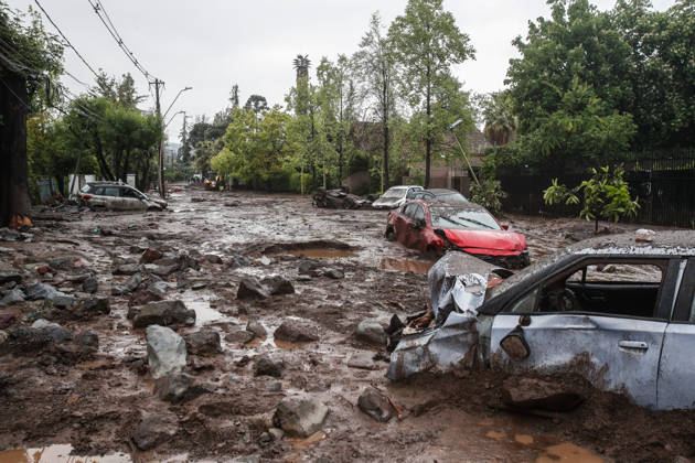 Santiago, October 9, 2026: Consequences of a mudslide that affected the area from San Carlos de Apoquindo to Los Dominicos in the Las Condes district, causing widespread damage and sweeping away vehicles and people. Diego Martin Aton, Chile, Aton 1198102 jpeg  Copyright: DIEGOxMARTIN ATONxCHILE