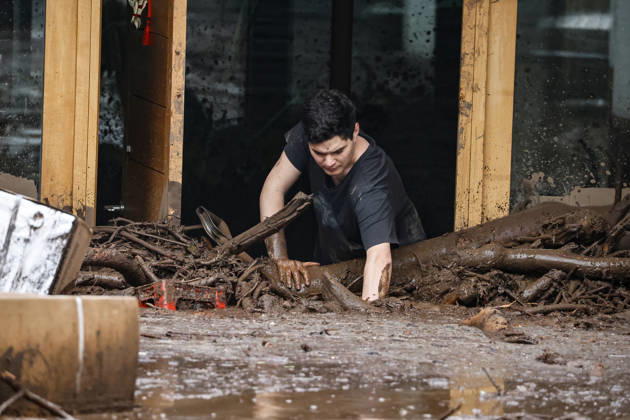 Santiago, October 9, 2026: Consequences of a mudslide that affected the area from San Carlos de Apoquindo to Los Dominicos in the Las Condes district, causing widespread damage and sweeping away vehicles and people. Diego Martin Aton, Chile, Aton 1198108 jpeg  Copyright: DIEGOxMARTIN ATONxCHILE