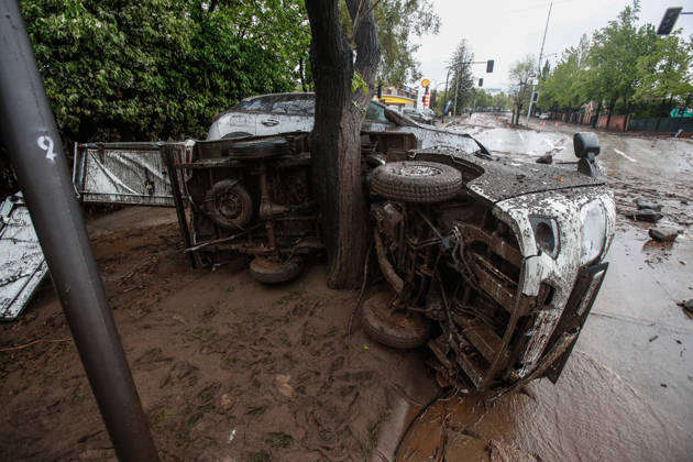 Santiago, October 9, 2026: Consequences of a mudslide that affected the area from San Carlos de Apoquindo to Los Dominicos in the Las Condes district, causing widespread damage and sweeping away vehicles and people. Diego Martin Aton, Chile, Aton 1198098 jpeg  Copyright: DIEGOxMARTIN ATONxCHILE