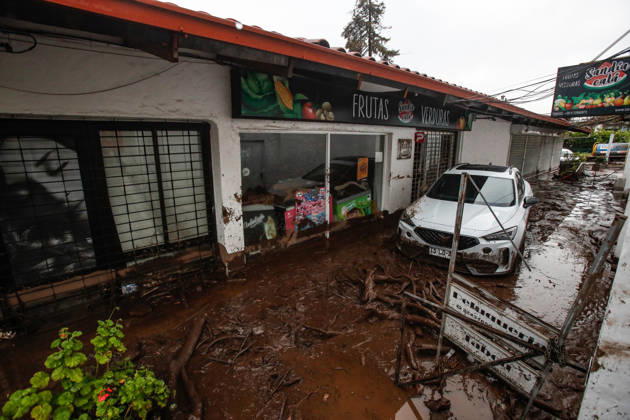Santiago, October 9, 2026: Consequences of a mudslide that affected the area from San Carlos de Apoquindo to Los Dominicos in the Las Condes district, causing widespread damage and sweeping away vehicles and people. Diego Martin Aton, Chile, Aton 1198112 jpeg  Copyright: DIEGOxMARTIN ATONxCHILE