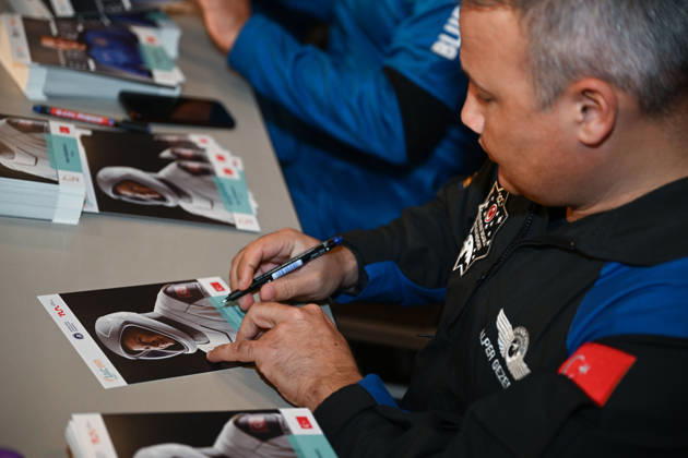 Astronauts meet visitors at autograph session during International Astronautical Congress ANTALYA, TURKIYE - OCTOBER 09: Astronauts from various countries meet visitors during an autograph session on Public Day of the 77th International Astronautical Congress (IAC 2026) at the NEST Congress Center in Antalya, Turkiye, on October 09, 2026. Organized by the International Astronautical Federation (IAF) under the coordination of the Ministry of Industry and Technology and hosted by the Turkish Space Agency (TUA) and SAHA Istanbul, the congress opens its doors to the public on its final day. Muhammed Abdullah Kurtar Anadolu Antalya Turkey. Editorial use only. Please get in touch for any other usage. Copyright: x2026xAnadoluxMuhammedxAbdullahxKurtarx