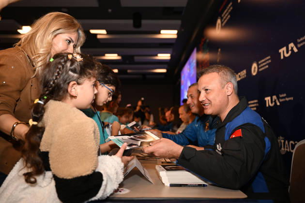 Astronauts meet visitors at autograph session during International Astronautical Congress ANTALYA, TURKIYE - OCTOBER 09: Astronauts from various countries meet visitors during an autograph session on Public Day of the 77th International Astronautical Congress (IAC 2026) at the NEST Congress Center in Antalya, Turkiye, on October 09, 2026. Organized by the International Astronautical Federation (IAF) under the coordination of the Ministry of Industry and Technology and hosted by the Turkish Space Agency (TUA) and SAHA Istanbul, the congress opens its doors to the public on its final day. Muhammed Abdullah Kurtar Anadolu Antalya Turkey. Editorial use only. Please get in touch for any other usage. Copyright: x2026xAnadoluxMuhammedxAbdullahxKurtarx