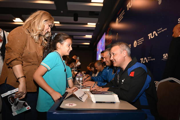 Astronauts meet visitors at autograph session during International Astronautical Congress ANTALYA, TURKIYE - OCTOBER 09: Astronauts from various countries meet visitors during an autograph session on Public Day of the 77th International Astronautical Congress (IAC 2026) at the NEST Congress Center in Antalya, Turkiye, on October 09, 2026. Organized by the International Astronautical Federation (IAF) under the coordination of the Ministry of Industry and Technology and hosted by the Turkish Space Agency (TUA) and SAHA Istanbul, the congress opens its doors to the public on its final day. Muhammed Abdullah Kurtar Anadolu Antalya Turkey. Editorial use only. Please get in touch for any other usage. Copyright: x2026xAnadoluxMuhammedxAbdullahxKurtarx