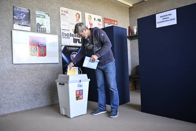 The two-day elections to municipal assemblies started in the Czech Republic together with the first round of the elections to one-third of the Senate, on October 9, 2026. On the photo polling place in Zlin. (CTKxPhoto DaliborxGluck) CTKPhotoP2026100904909  CTKPhotoP2026100904909