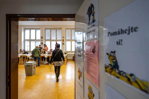 The two-day elections to municipal assemblies started in the Czech Republic together with the first round of the elections to one-third of the Senate, on October 9, 2026. On the photo a polling place in Hradec Kralove. (CTKxPhoto DavidxTanecek) CTKPhotoP2026100905520  CTKPhotoP2026100905520