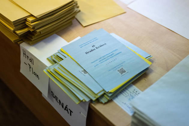 The two-day elections to municipal assemblies started in the Czech Republic together with the first round of the elections to one-third of the Senate, on October 9, 2026. On the photo a polling place in Hradec Kralove. (CTKxPhoto DavidxTanecek) CTKPhotoP2026100905022  CTKPhotoP2026100905022