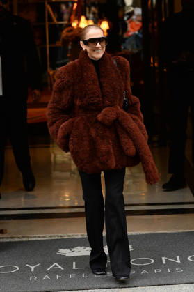 Céline Dion greets her fans as she leaves the Royal Monceau hotel in Paris, before heading to La Plenitude Arena in Paris La Défense to continue her concert series on October 9, 2026. The night before, the Quebec star stumbled on stage and then forgot some of the lyrics to her song, Pour que tu m’aimes encore during the finale of her show. Clément Prioli, Bestimage. Céline Dion greets fans as she leaves the Royal Monceau Hotel in Paris, before heading to the Paris La Défense Arena to continue her concert series on October 9, 2026. The previous evening, the Quebec star stumbled on stage and forgot some of the lyrics to her song Pour que tu m’aimes encore during the show’s finale. Paris, France Copyright: xClà mentxPrioli BestimagexClà mentxPrioli Bestimagex