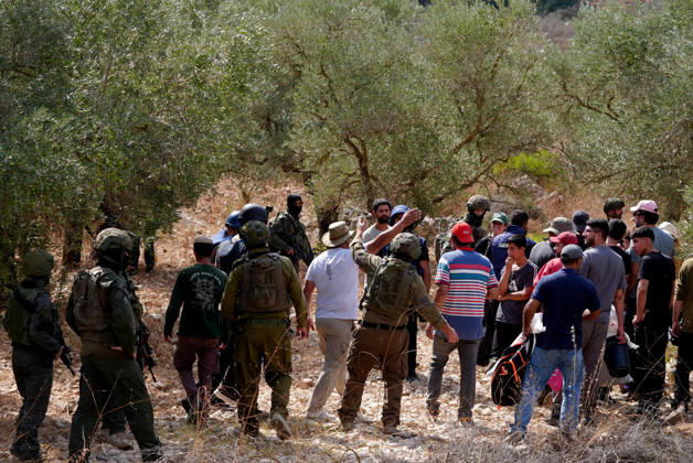 Clashes erupt between Israeli settlers and Palestinian farmers in West Bank RAMALLAH, WEST BANK - OCTOBER 9: Clashes break out between Israeli settlers, accompanied by Israeli soldiers, and Palestinian farmers harvesting olives in the town of Deir Ibzi, near Ramallah in West Bank, on October 9, 2026. The incident reportedly involved damage to olive crops and provocative actions by the settlers. Issam Rimawi Anadolu West Bank Palestine. Editorial use only. Please get in touch for any other usage. Copyright: x2026xAnadoluxIssamxRimawix