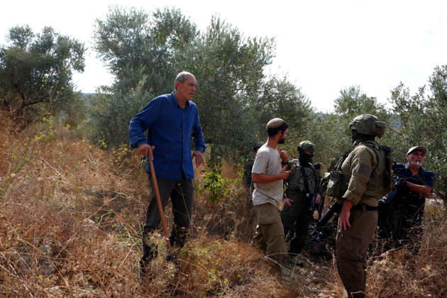 Clashes erupt between Israeli settlers and Palestinian farmers in West Bank RAMALLAH, WEST BANK - OCTOBER 9: Clashes break out between Israeli settlers, accompanied by Israeli soldiers, and Palestinian farmers harvesting olives in the town of Deir Ibzi, near Ramallah in West Bank, on October 9, 2026. The incident reportedly involved damage to olive crops and provocative actions by the settlers. Issam Rimawi Anadolu West Bank Palestine. Editorial use only. Please get in touch for any other usage. Copyright: x2026xAnadoluxIssamxRimawix