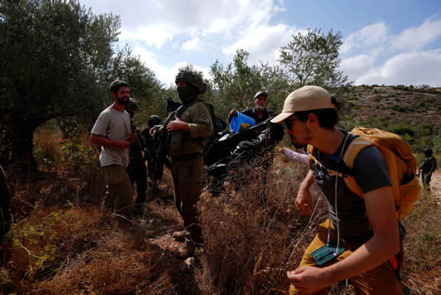 Clashes erupt between Israeli settlers and Palestinian farmers in West Bank RAMALLAH, WEST BANK - OCTOBER 9: Clashes break out between Israeli settlers, accompanied by Israeli soldiers, and Palestinian farmers harvesting olives in the town of Deir Ibzi, near Ramallah in West Bank, on October 9, 2026. The incident reportedly involved damage to olive crops and provocative actions by the settlers. Issam Rimawi Anadolu West Bank Palestine. Editorial use only. Please get in touch for any other usage. Copyright: x2026xAnadoluxIssamxRimawix