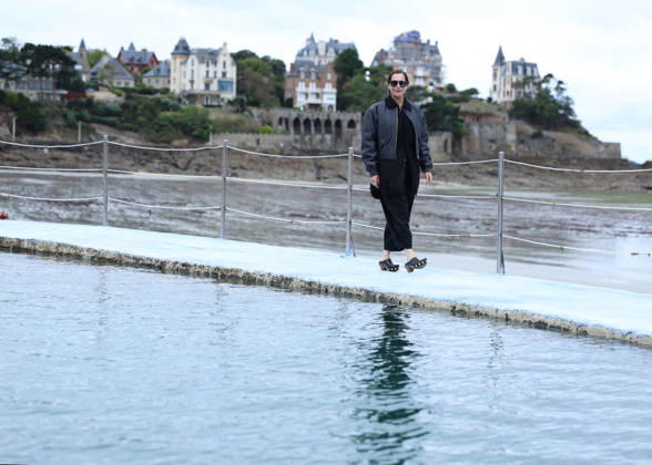 Amira Casar by the seawater pool on L Ecluse Beach during the 37th Dinard British and Irish Film Festival, France, on October 9, 2026. Denis Guignebourg, Bestimage. 37th Dinard British Irish Film Festival on October 9, 2026, in Dinard, France. Dinard, France  Copyright: xDenisxGuignebourgx xBestimagexDenisxGuignebourgx xBestimagex