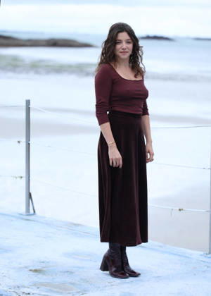 Zoe Adjani by the seawater pool on L Ecluse Beach during the 37th Dinard British and Irish Film Festival, France, on October 9, 2026. Denis Guignebourg, Bestimage. 37th Dinard British Irish Film Festival on October 9, 2026, in Dinard, France. Dinard, France Copyright: xDenisxGuignebourgx xBestimagexDenisxGuignebourgx xBestimagex