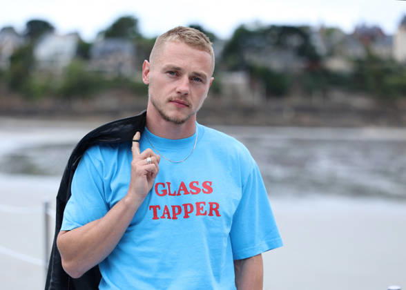 Ben Hardy by the seawater pool on L Écluse Beach during the 37th Dinard British and Irish Film Festival, France, on October 9, 2026. Denis Guignebourg, Bestimage. 37th Dinard British Irish Film Festival on October 9, 2026, in Dinard, France. Dinard, France Copyright: xDenisxGuignebourgx xBestimagexDenisxGuignebourgx xBestimagex