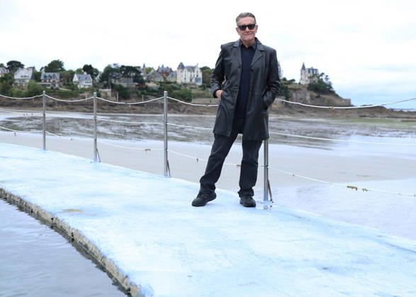 Stephen Wooley by the seawater pool on L Ecluse Beach during the 37th Dinard British and Irish Film Festival, France, on October 9, 2026. Denis Guignebourg, Bestimage. 37th Dinard British Irish Film Festival on October 9, 2026, in Dinard, France. Dinard, France Copyright: xDenisxGuignebourgx xBestimagexDenisxGuignebourgx xBestimagex