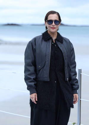 Amira Casar by the seawater pool on L Ecluse Beach during the 37th Dinard British and Irish Film Festival, France, on October 9, 2026. Denis Guignebourg, Bestimage. 37th Dinard British Irish Film Festival on October 9, 2026, in Dinard, France. Dinard, France  Copyright: xDenisxGuignebourgx xBestimagexDenisxGuignebourgx xBestimagex