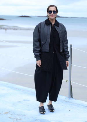 Amira Casar by the seawater pool on L Ecluse Beach during the 37th Dinard British and Irish Film Festival, France, on October 9, 2026. Denis Guignebourg, Bestimage. 37th Dinard British Irish Film Festival on October 9, 2026, in Dinard, France. Dinard, France  Copyright: xDenisxGuignebourgx xBestimagexDenisxGuignebourgx xBestimagex