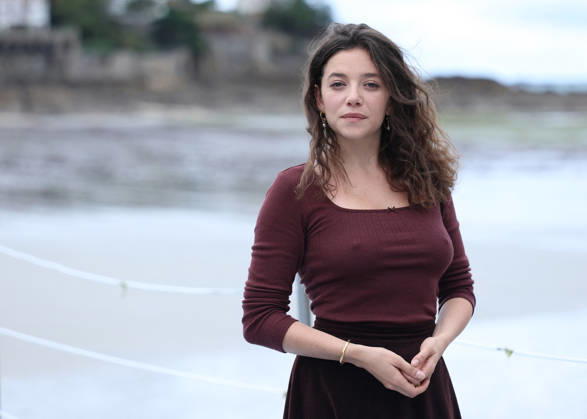 Zoe Adjani by the seawater pool on L Ecluse Beach during the 37th Dinard British and Irish Film Festival, France, on October 9, 2026. Denis Guignebourg, Bestimage. 37th Dinard British Irish Film Festival on October 9, 2026, in Dinard, France. Dinard, France Copyright: xDenisxGuignebourgx xBestimagexDenisxGuignebourgx xBestimagex