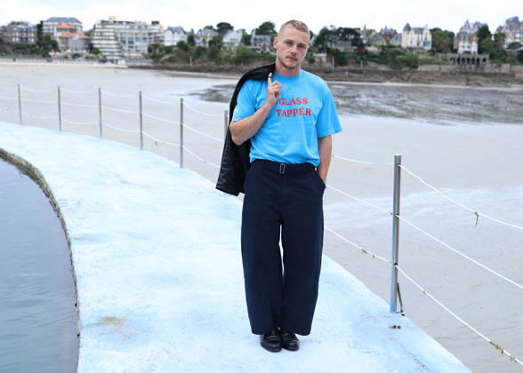 Ben Hardy by the seawater pool on L Écluse Beach during the 37th Dinard British and Irish Film Festival, France, on October 9, 2026. Denis Guignebourg, Bestimage. 37th Dinard British Irish Film Festival on October 9, 2026, in Dinard, France. Dinard, France Copyright: xDenisxGuignebourgx xBestimagexDenisxGuignebourgx xBestimagex