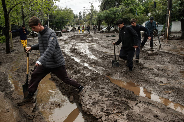 Santiago, October 9, 2026: Consequences of a mudslide that affected the area from San Carlos de Apoquindo to Los Dominicos in the Las Condes district, causing widespread damage and sweeping away vehicles and people. Diego Martin Aton, Chile, Aton 1198138 jpeg  Copyright: DIEGOxMARTIN ATONxCHILE