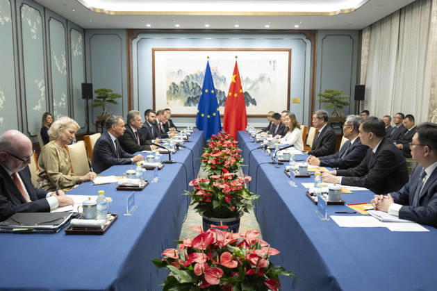 (261009) -- BEIJING, Oct. 9, 2026 -- Chinese Vice Premier He Lifeng, also a member of the Political Bureau of the Communist Party of China Central Committee, meets with European Commissioner for Trade and Economic Security Maros Sefcovic in Beijing, capital of China, Oct. 9, 2026. ) CHINA-BEIJING-HE LIFENG-EUROPEAN COMMISSIONER-MEETING (CN) TianxYu
