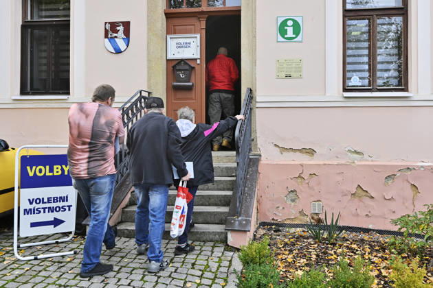 The two-day elections to municipal assemblies started in the Czech Republic together with the first round of the elections to one-third of the Senate, on October 9, 2026. On the photo is a polling station in Kozlany. (CTKxPhoto MiroslavxChaloupka) CTKPhotoP2026100904936  CTKPhotoP2026100904936