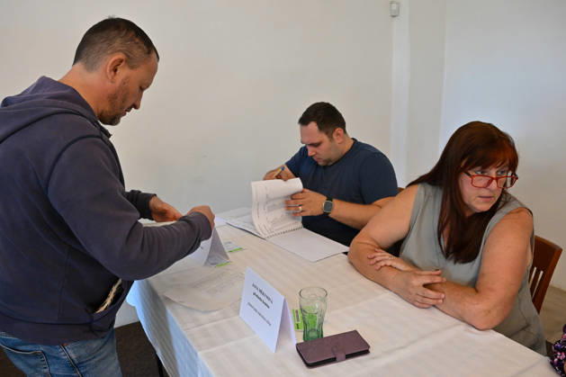 The two-day elections to municipal assemblies started in the Czech Republic together with the first round of the elections to one-third of the Senate, on October 9, 2026. On the photo polling place for municipal elections in Stara Ves nad Ondrejnici. (CTKxPhoto JaroslavxOzana) CTKPhotoP2026100905938  CTKPhotoP2026100905938