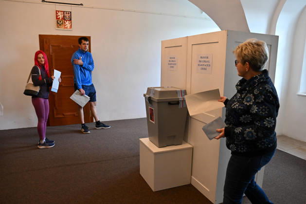The two-day elections to municipal assemblies started in the Czech Republic together with the first round of the elections to one-third of the Senate, on October 9, 2026. On the photo polling place for municipal elections in Stara Ves nad Ondrejnici. (CTKxPhoto JaroslavxOzana) CTKPhotoP2026100906142  CTKPhotoP2026100906142
