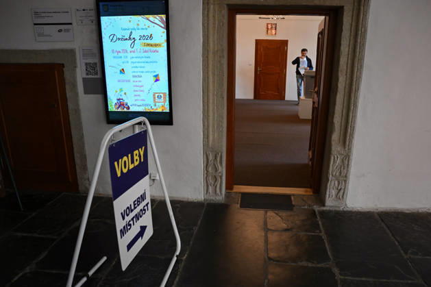 The two-day elections to municipal assemblies started in the Czech Republic together with the first round of the elections to one-third of the Senate, on October 9, 2026. On the photo polling place for municipal elections in Stara Ves nad Ondrejnici. (CTKxPhoto JaroslavxOzana) CTKPhotoP2026100906177  CTKPhotoP2026100906177