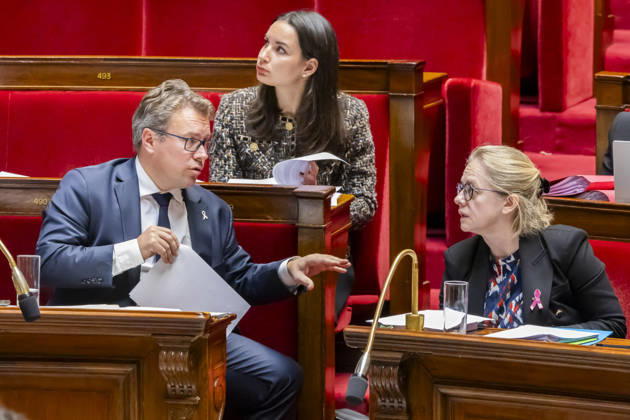 Paris, France le 9 Octobre, 2026 - Examen en seance a l assemblee nationale de la proposition de loi apportant une reponse integrale au phenomene des violences sexuelles et sexistes contre les femmes et les enfants - Celine Thiebault-Martinez, Guillaume Gouffier Valente POLITIQUE, ASSEMBLEE NATIONALE, EXAMEN DE LOI, LEGISLATIF, LOI INTEGRALE, VIOLENCES SEXUELLES Copyright: xVincentxIsorex