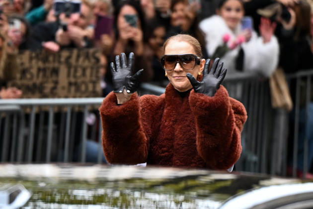 Céline Dion spent some time with her fans at the Royal Monceau Hotel in Paris, France, before heading to the event venue. Céline Dion spends time with fans before going to the venue, the Royal Monceau Hotel in Paris, France 460344 2026 10 09 PARIS France  Copyright: xL.Urmanx xStarfacex STAR_460344_001