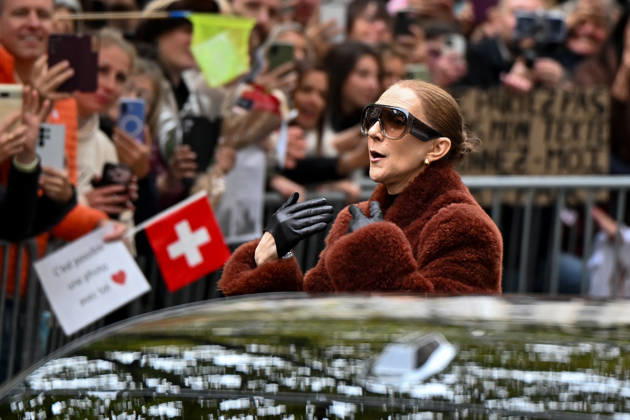 Céline Dion spent some time with her fans at the Royal Monceau Hotel in Paris, France, before heading to the event venue. Céline Dion spends time with fans before going to the venue, the Royal Monceau Hotel in Paris, France 460344 2026 10 09 PARIS France  Copyright: xL.Urmanx xStarfacex STAR_460344_013