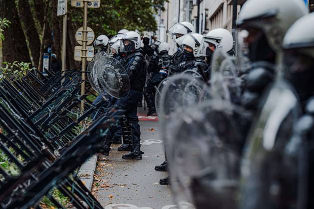 Police officers pictured during and after a a national manifestation against the Federal Government s budgetary measures, under the Keep your hands out of our pockets! (Blijf uit onze zakken! - Pas dans nos poches) moniker, organised by the trade unions on Friday 9 October 2026 in Brussels. EMILExWINDAL 189265679