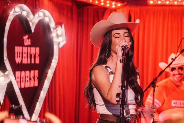 October 9, 2026: Austin, Texas. Kacey Musgraves performed a surprise show at the White Horse after her concert.  - ZUMAda1_ 20261009_zap_da1_022 Copyright: xSandraxDahdahx