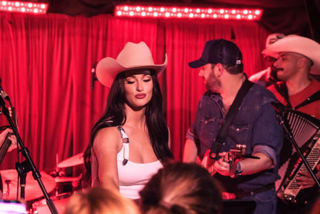 October 9, 2026: Austin, Texas. Kacey Musgraves performed a surprise show at the White Horse after her concert.  - ZUMAda1_ 20261009_zap_da1_033 Copyright: xSandraxDahdahx