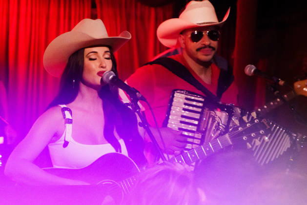 October 9, 2026: Austin, Texas. Kacey Musgraves performed a surprise show at the White Horse after her concert.  - ZUMAda1_ 20261009_zap_da1_034 Copyright: xSandraxDahdahx