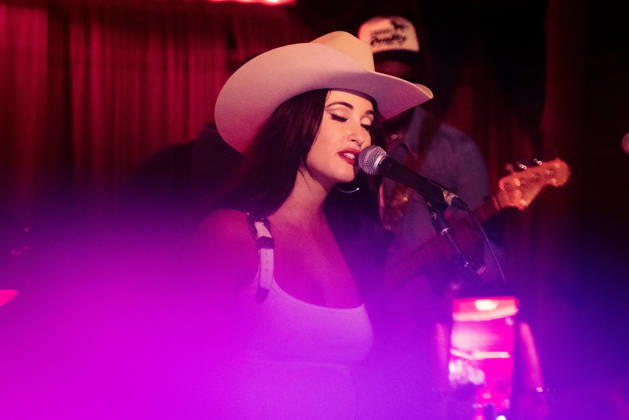 October 9, 2026: Austin, Texas. Kacey Musgraves performed a surprise show at the White Horse after her concert.  - ZUMAda1_ 20261009_zap_da1_038 Copyright: xSandraxDahdahx