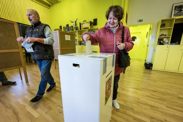 The two-day elections to municipal assemblies started in the Czech Republic together with the first round of the elections to one-third of the Senate, on October 9, 2026. On the photo polling place for municipal elections in Libeznice. (CTKxPhoto VitxSimanek) CTKPhotoP2026100907433  CTKPhotoP2026100907433