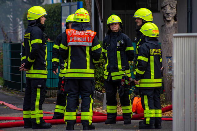 School Aid in Flames: The warehouse of the Frankfurt for Ukraine initiative burns overnight in Frankfurt’s Dornbusch neighborhood—over 100 first responders battle the fire; Criminal Investigation Department investigates 7aIMG 0576528 School Aid in Flames: The warehouse of the Frankfurt for Ukraine initiative bur Copyright: 7aktuell.dex xVincentxB. 0576528 20261009_7a_SCHULEBRENNTFFM_576528