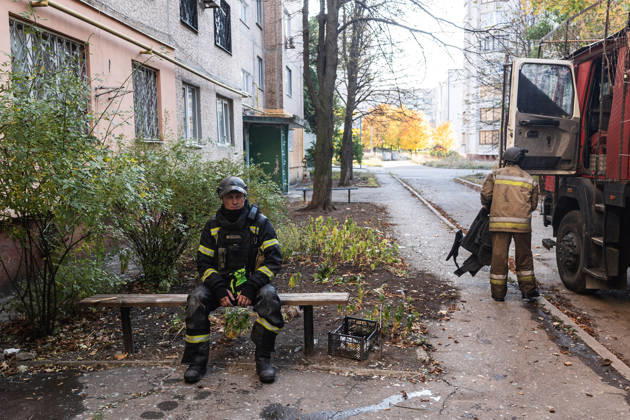Aftermath of Russian drone strike in Ukraine KRAMATORSK, UKRAINE - OCTOBER 9: Ukrainian firefighters put out a fire after a Russian FPV drone struck a residential building in Kramatorsk, Ukraine, on 9 October 2026 Diego Herrera Carcedo Anadolu Kramatorsk Ukraine. Editorial use only. Please get in touch for any other usage. Copyright: x2026xAnadoluxDiegoxHerreraxCarcedox