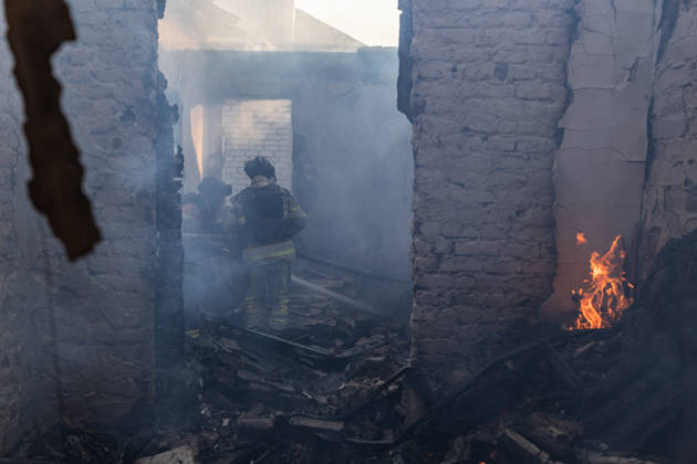 Aftermath of Russian drone strike in Ukraine KRAMATORSK, UKRAINE - OCTOBER 9: Ukrainian firefighters put out a fire in a house following a Russian drone strike in Kramatorsk, Ukraine, 9 October 2026 Diego Herrera Carcedo Anadolu Kramatorsk Ukraine. Editorial use only. Please get in touch for any other usage. Copyright: x2026xAnadoluxDiegoxHerreraxCarcedox