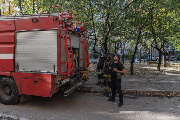 Aftermath of Russian drone strike in Ukraine KRAMATORSK, UKRAINE - OCTOBER 9: Ukrainian firefighters put out a fire after a Russian FPV drone struck a residential building in Kramatorsk, Ukraine, on 9 October 2026 Diego Herrera Carcedo Anadolu Kramatorsk Ukraine. Editorial use only. Please get in touch for any other usage. Copyright: x2026xAnadoluxDiegoxHerreraxCarcedox