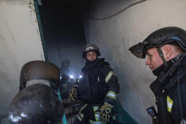 Aftermath of Russian drone strike in Ukraine KRAMATORSK, UKRAINE - OCTOBER 9: Ukrainian firefighters put out a fire after a Russian FPV drone struck a residential building in Kramatorsk, Ukraine, on 9 October 2026 Diego Herrera Carcedo Anadolu Kramatorsk Ukraine. Editorial use only. Please get in touch for any other usage. Copyright: x2026xAnadoluxDiegoxHerreraxCarcedox