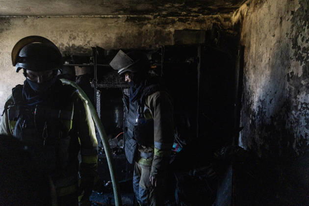 Aftermath of Russian drone strike in Ukraine KRAMATORSK, UKRAINE - OCTOBER 9: Ukrainian firefighters put out a fire after a Russian FPV drone struck a residential building in Kramatorsk, Ukraine, on 9 October 2026 Diego Herrera Carcedo Anadolu Kramatorsk Ukraine. Editorial use only. Please get in touch for any other usage. Copyright: x2026xAnadoluxDiegoxHerreraxCarcedox