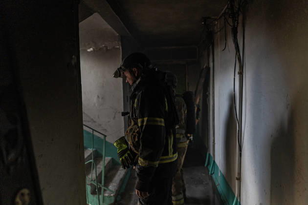 Aftermath of Russian drone strike in Ukraine KRAMATORSK, UKRAINE - OCTOBER 9: Ukrainian firefighters put out a fire after a Russian FPV drone struck a residential building in Kramatorsk, Ukraine, on 9 October 2026 Diego Herrera Carcedo Anadolu Kramatorsk Ukraine. Editorial use only. Please get in touch for any other usage. Copyright: x2026xAnadoluxDiegoxHerreraxCarcedox