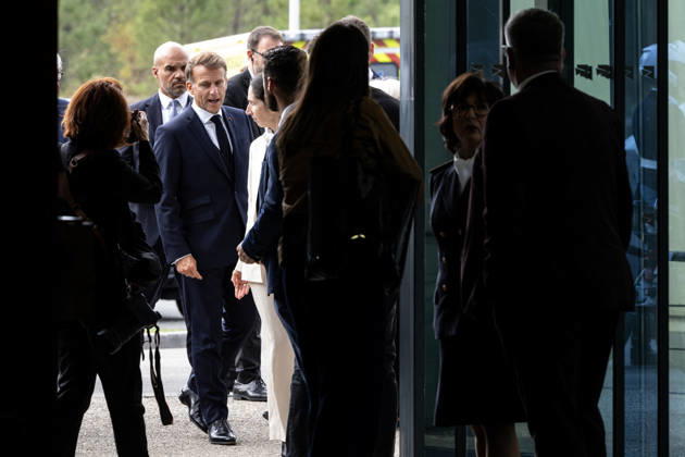 Emmanuel Macron And Frank-Walter Steinmeier Visit Laser Megajoule at CEA - Le Barp French President Emmanuel Macron and German President Frank-Walter Steinmeier visit the Laser Megajoule research facility operated by the French Alternative Energies and Atomic Energy Commission (CEA). The facility is part of France s nuclear deterrence simulation programme, in Le Barp, France, on October 9, 2026. Photo by Margot Le Gonidec ABACAPRESS.COM Le Barp France  Copyright: xLexGonidecxMargot ABACAx